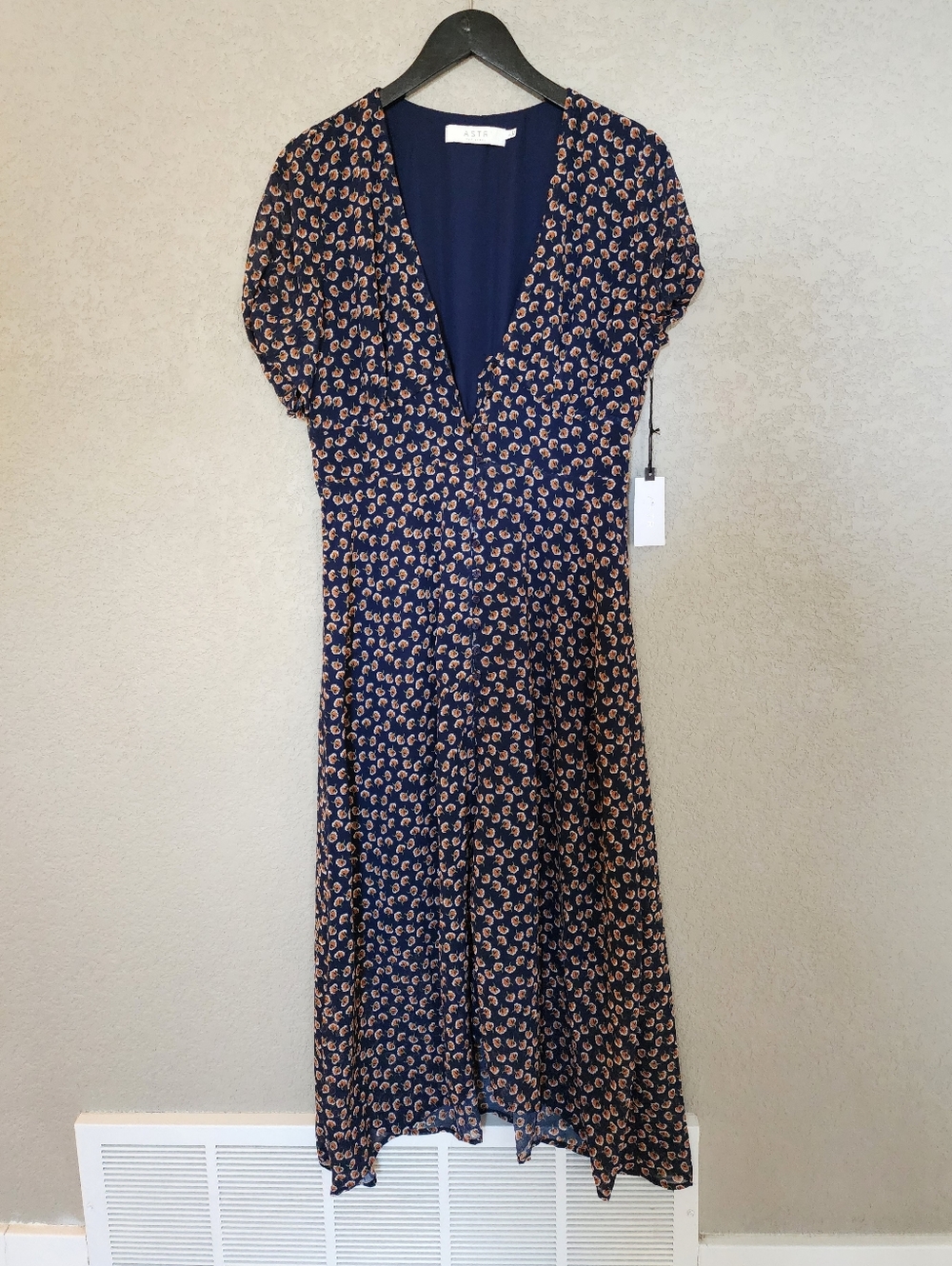 Astr Floral Midi Dress Size Large New With Tags